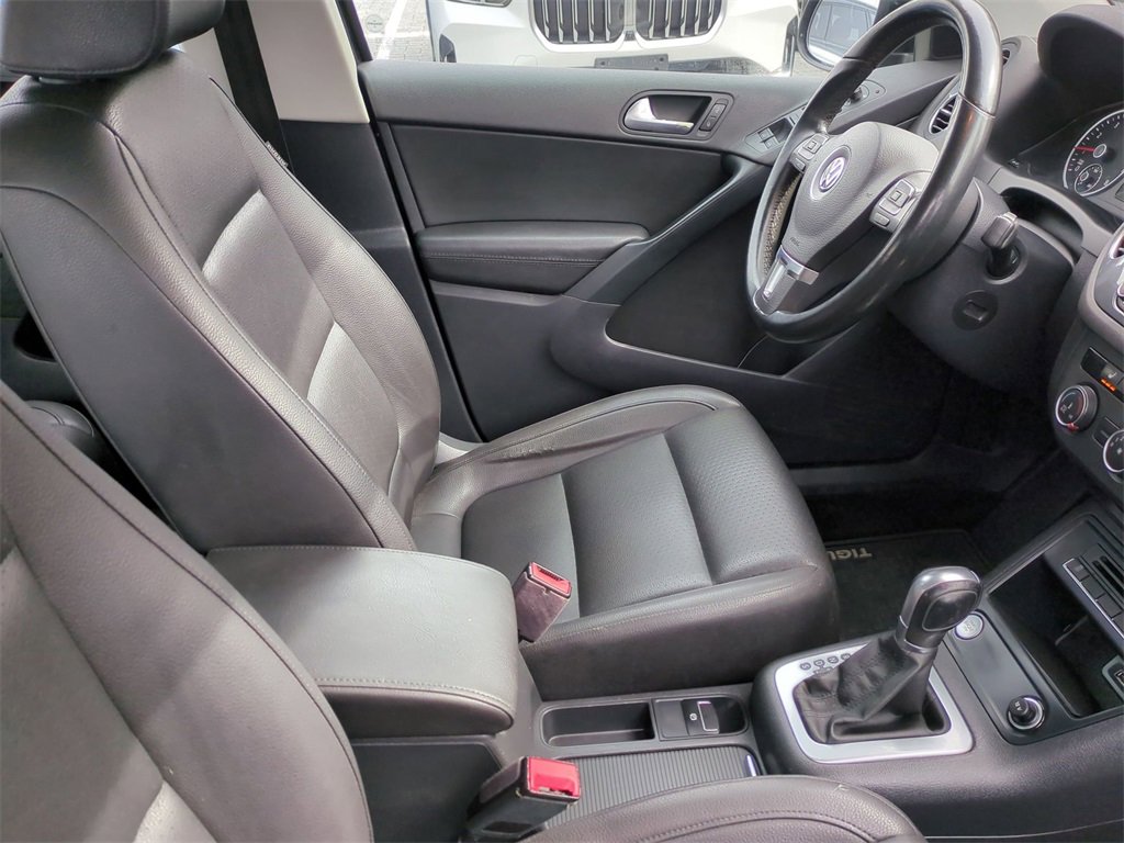 Used 2017 Volkswagen Tiguan S image 35