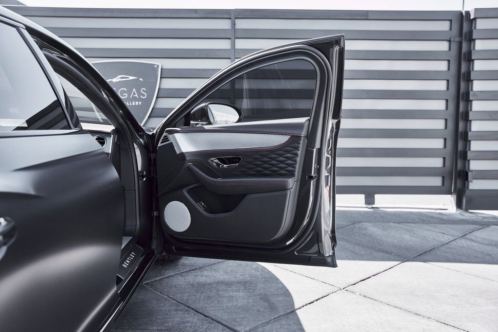 Used 2023 Bentley Flying Spur V8 image 22
