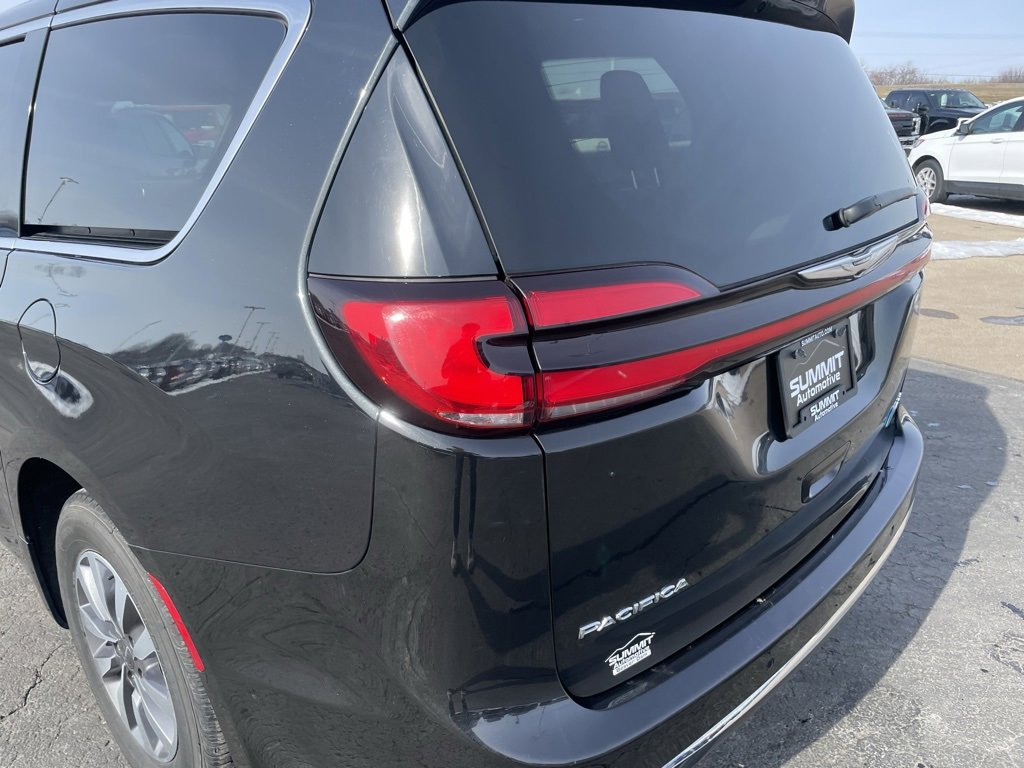 Used 2024 Chrysler Pacifica Select image 40