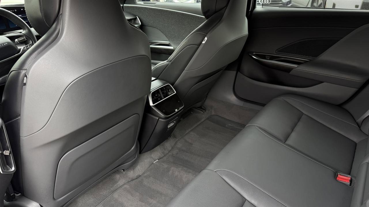 Used 2024 Lucid Air Touring image 33