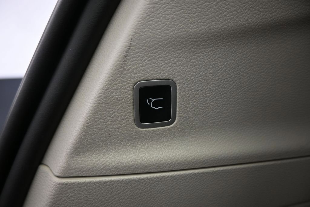 Used 2023 Chrysler Pacifica Limited FWD image 28