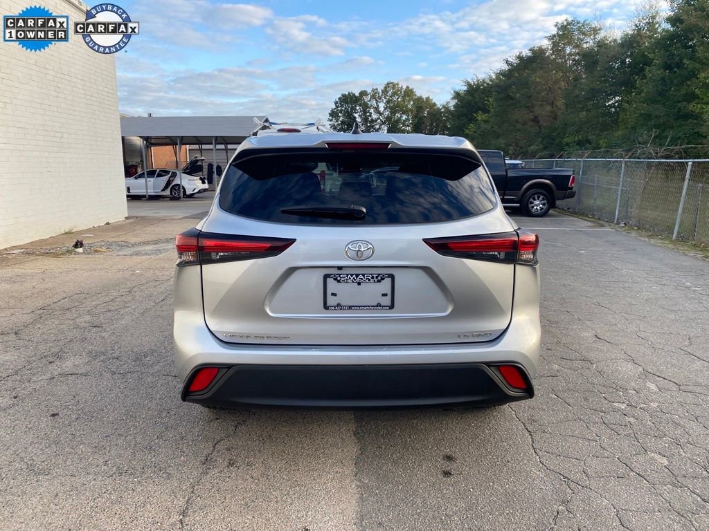 Used 2024 Toyota Highlander LE image 3