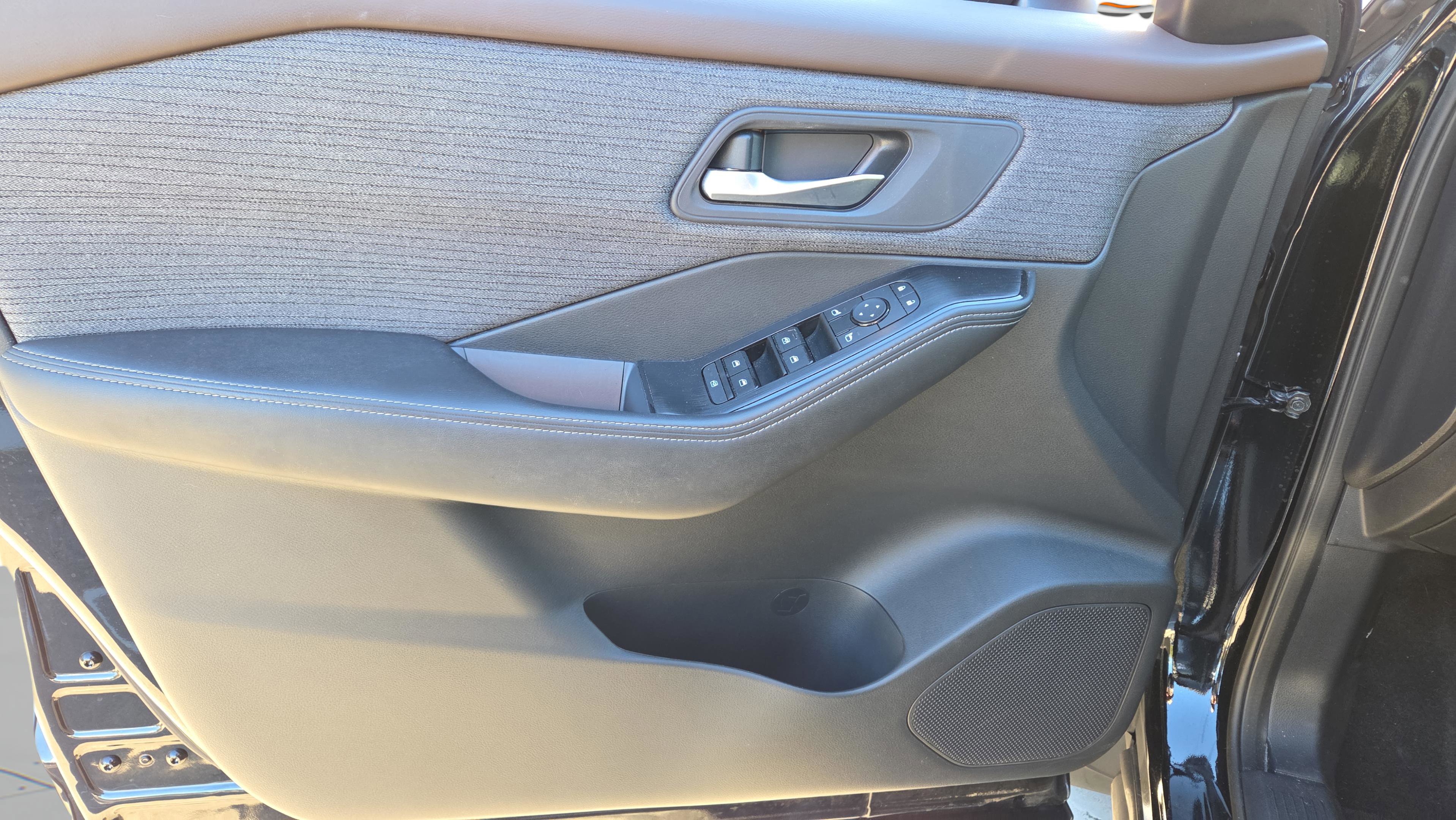 Used 2022 Nissan Rogue SV image 31