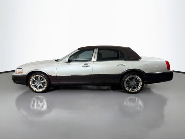 Used 2007 Lincoln Town Car Signature RWD image 4