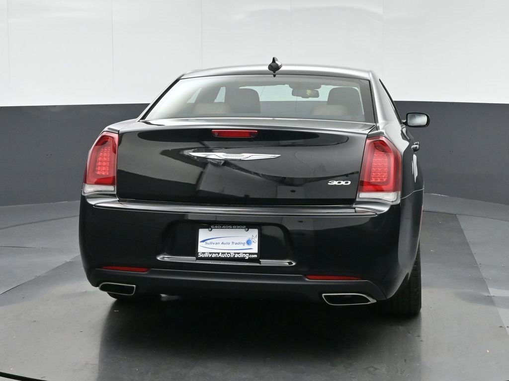 Used 2019 Chrysler 300 Touring w/ Sport Appearance Package image 6