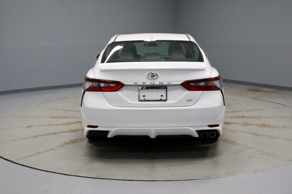 Used 2024 Toyota Camry SE image 9
