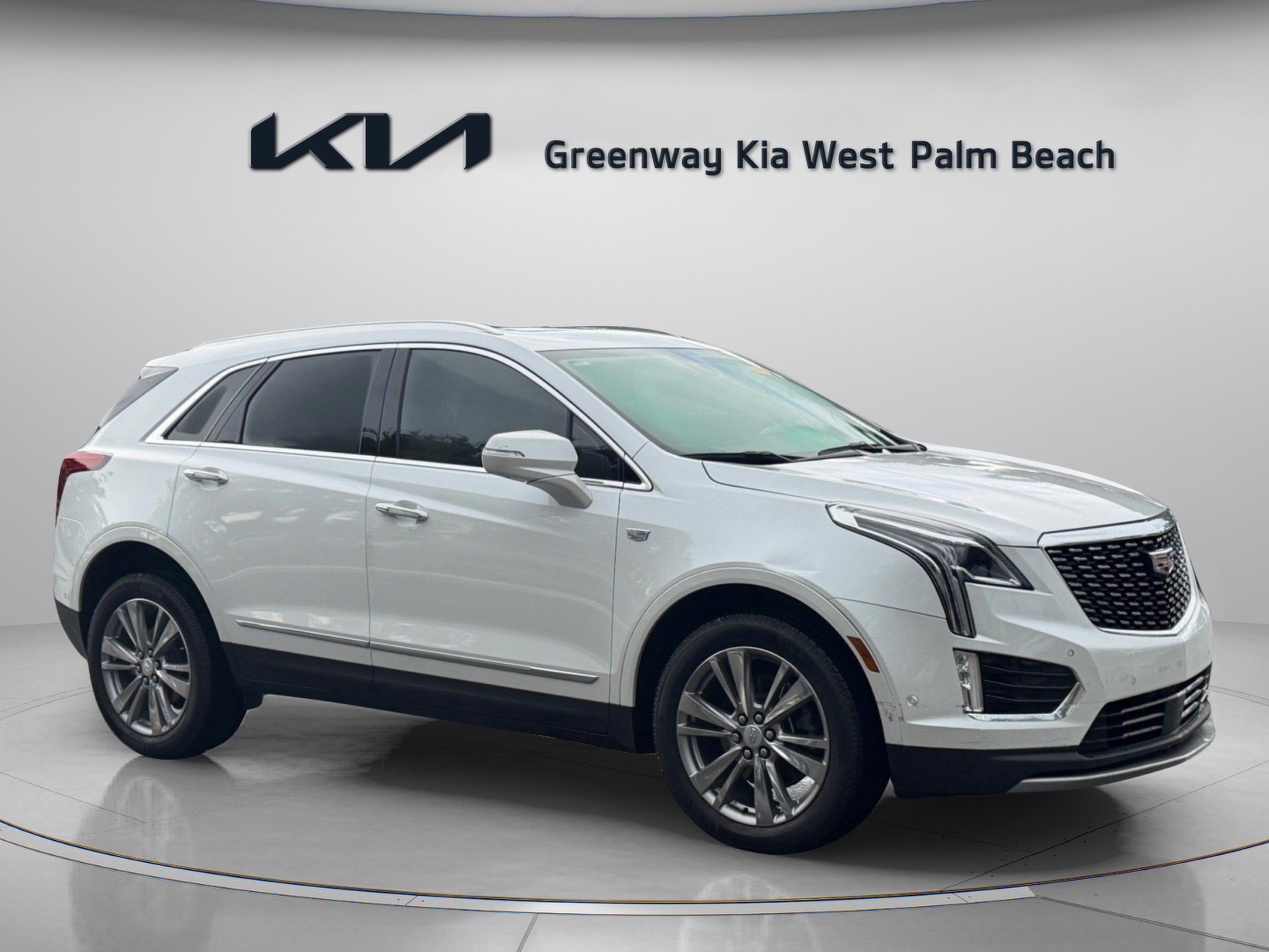 Used 2023 Cadillac XT5 Premium Luxury w/ Technology Package FWD image 1