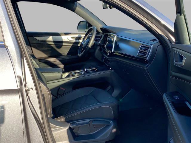 Used 2024 Volkswagen Atlas Cross Sport SE image 9