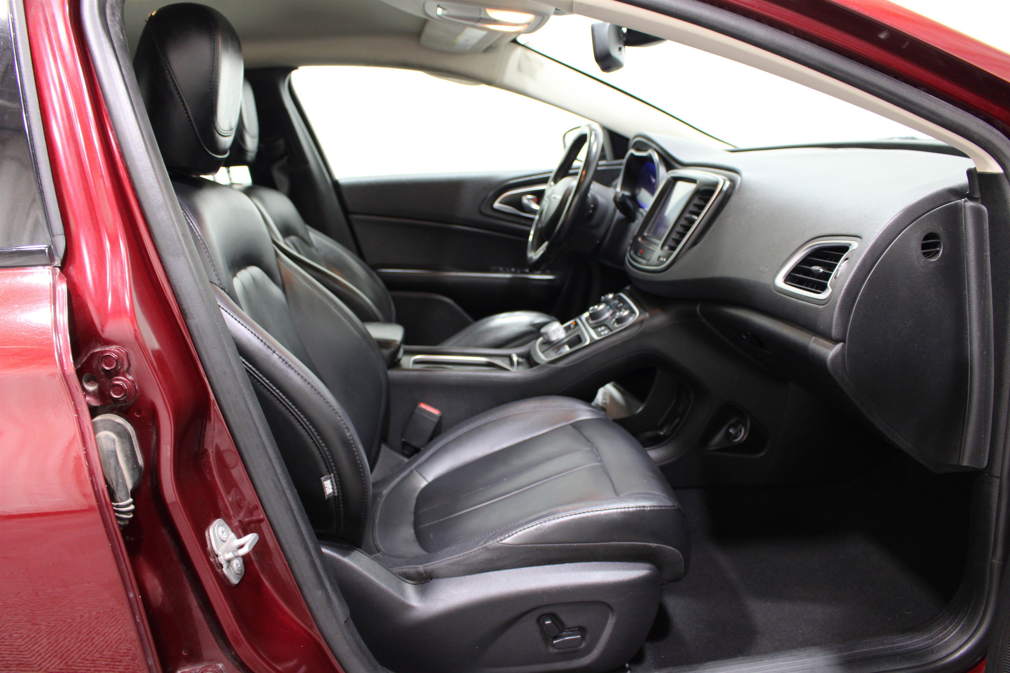 Used 2017 Chrysler 200 Limited Platinum FWD image 19
