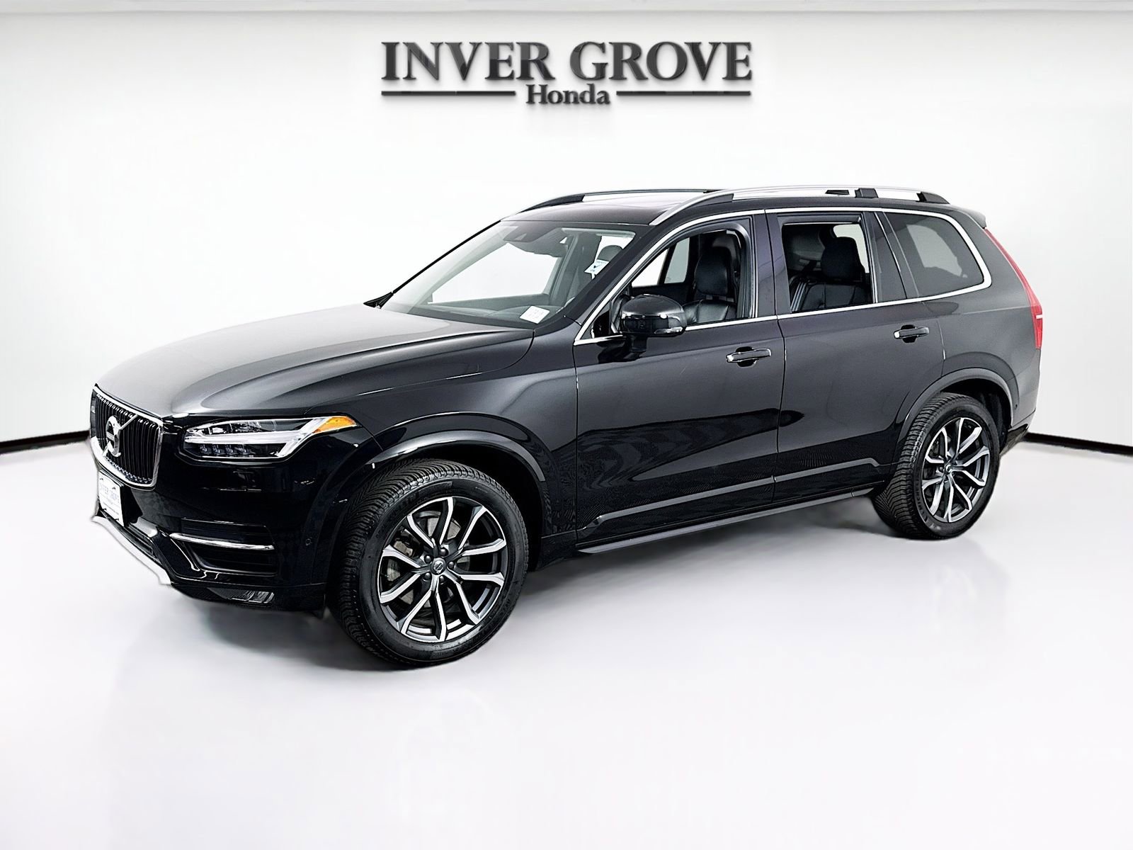 Used 2016 Volvo XC90 T6 Momentum AWD/4WD image 1