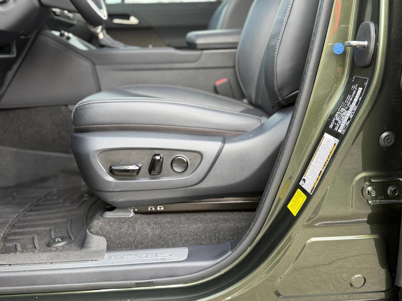 Used 2025 Lexus GX 550 w/ Accessory Package (31) image 86