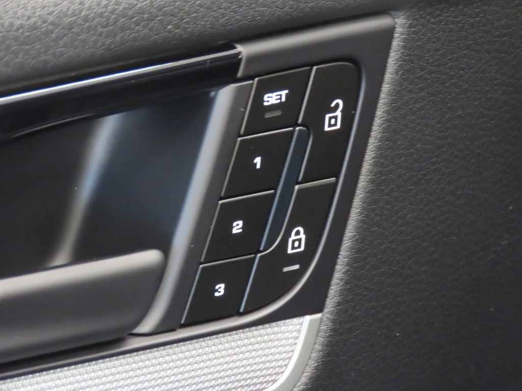 Certified 2025 Porsche Cayenne S AWD/4WD image 36