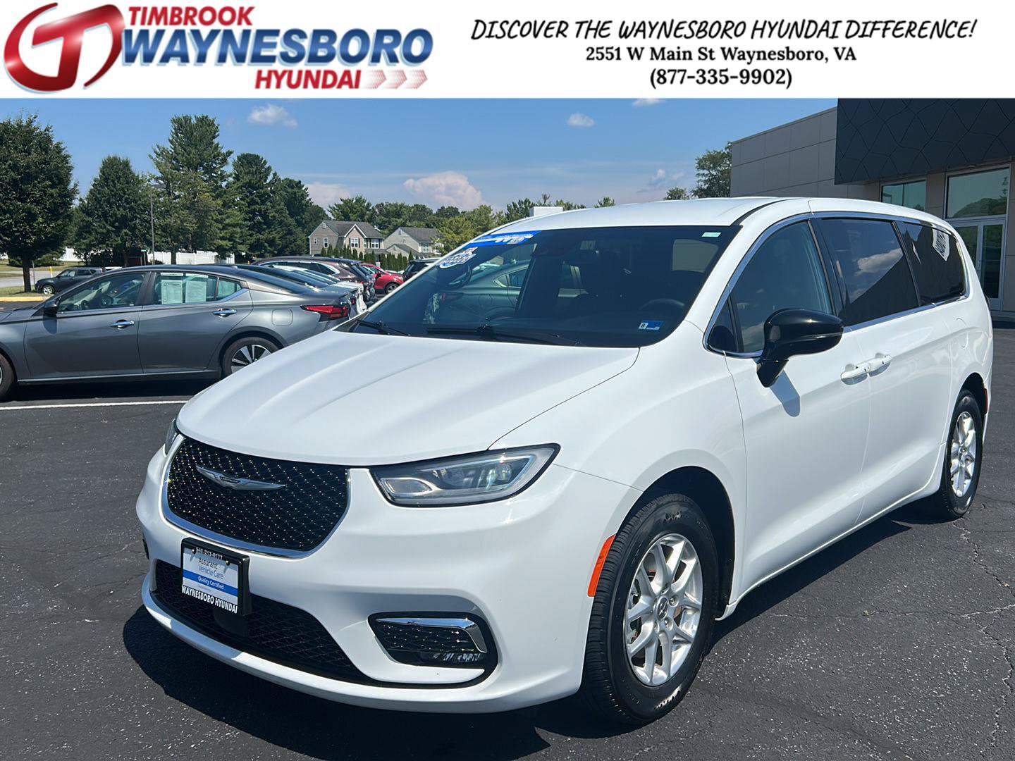 Used 2025 Chrysler Pacifica Select FWD image 1
