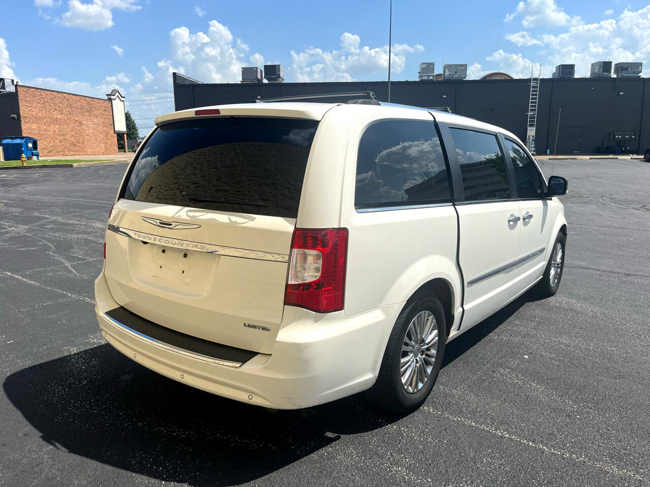 Used 2011 Chrysler Town & Country Limited image 5