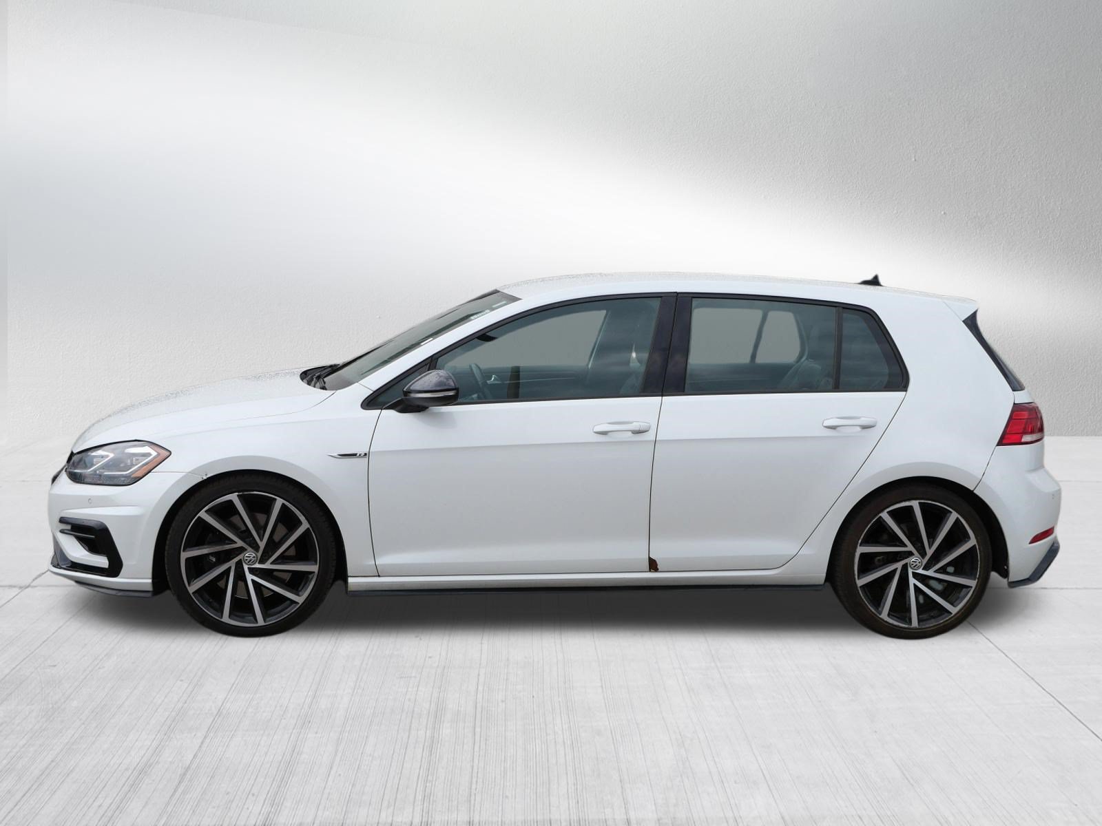 Used 2018 Volkswagen Golf R 4-Door AWD/4WD image 4