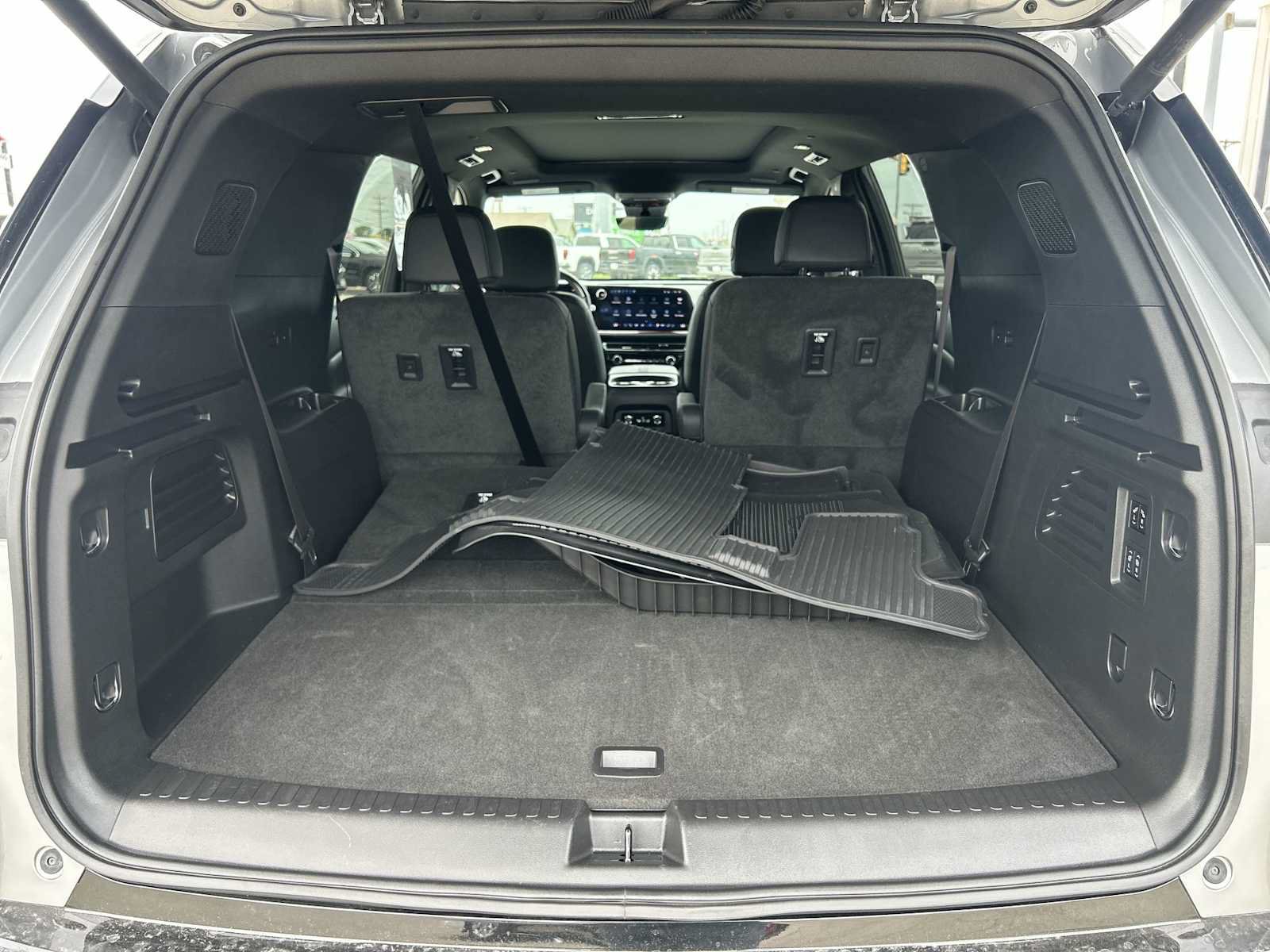 Used 2024 Chevrolet Traverse RS w/ LPO, Floor Liner Package AWD/4WD image 26