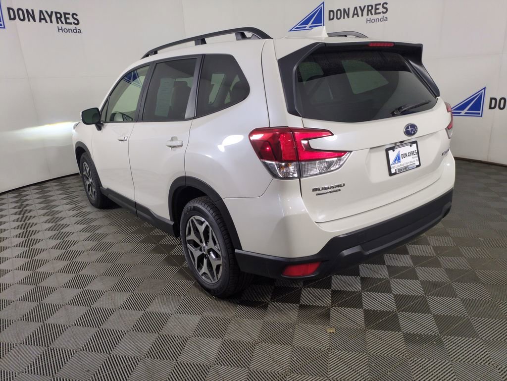 Used 2022 Subaru Forester Premium AWD/4WD image 3
