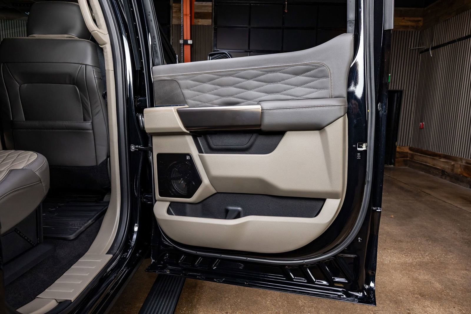 Used 2026 Ford F350 Platinum w/ Platinum Plus Package image 40