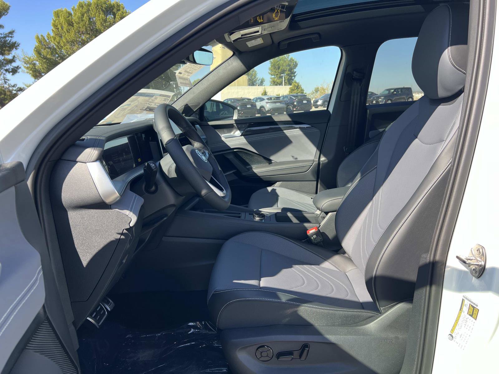 New 2026 Volkswagen Tiguan SE R-Line image 18