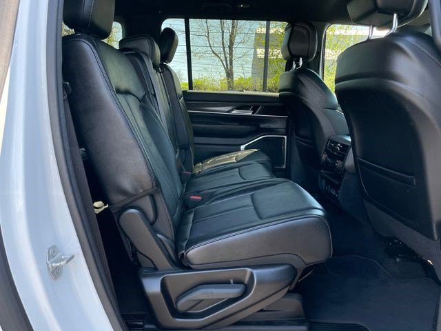 Certified 2024 Jeep Wagoneer L Series II w/ Flexible Seating Group AWD/4WD image 21