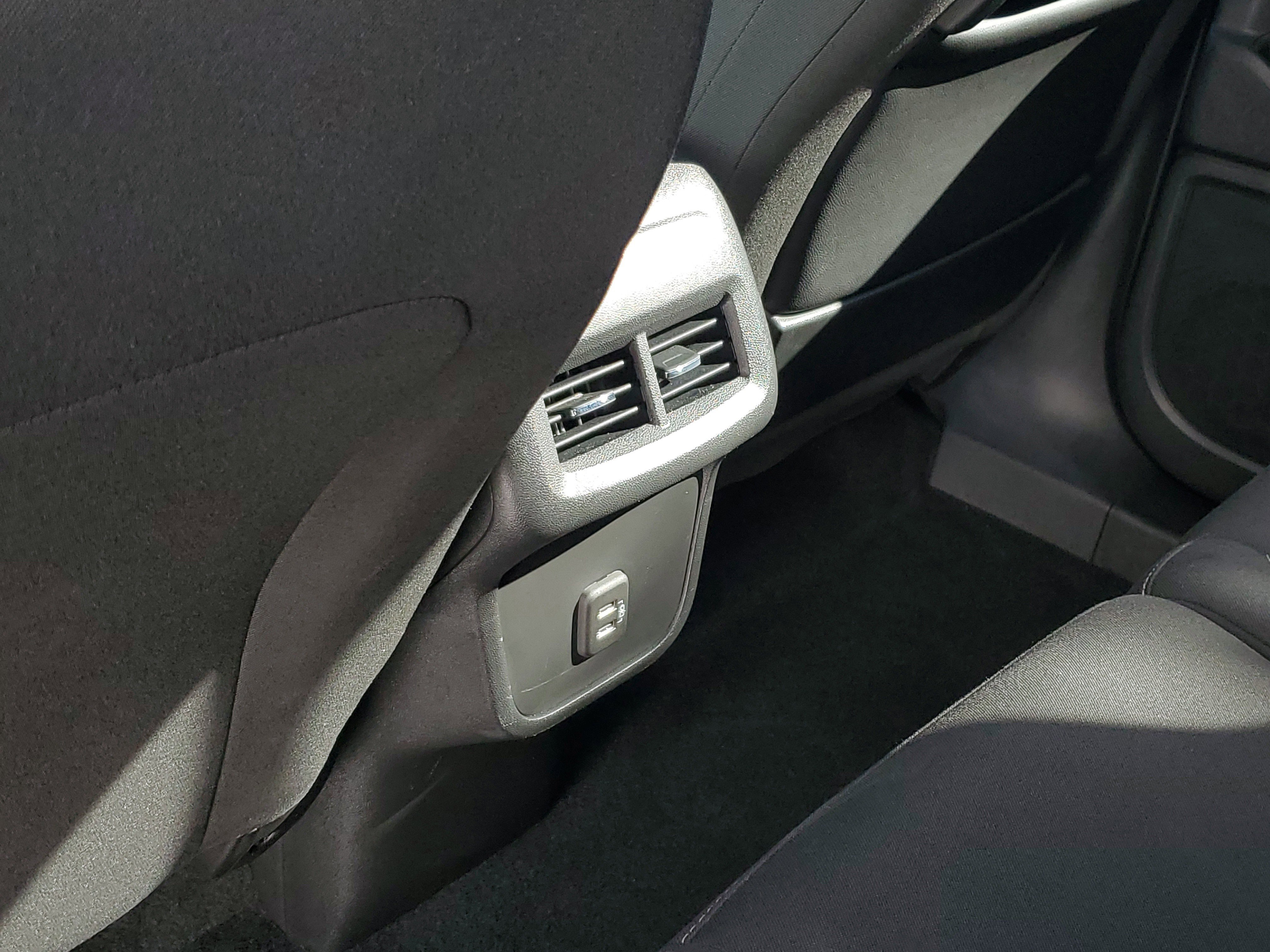 Used 2023 GMC Terrain SLE w/ Driver Convenience Package image 16