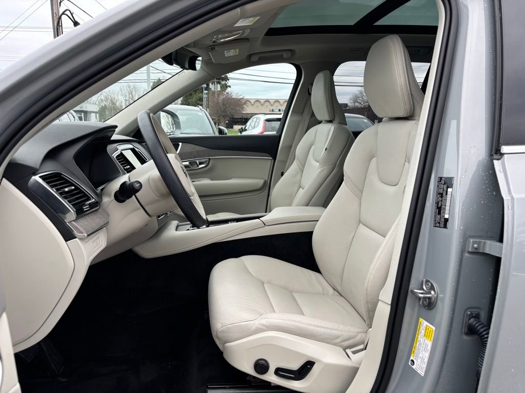 Used 2025 Volvo XC90 T8 Plus w/ Protection Package Premier image 18