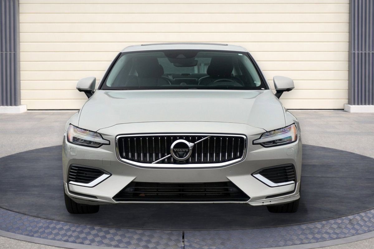 Used 2022 Volvo S60 T8 Inscription image 2