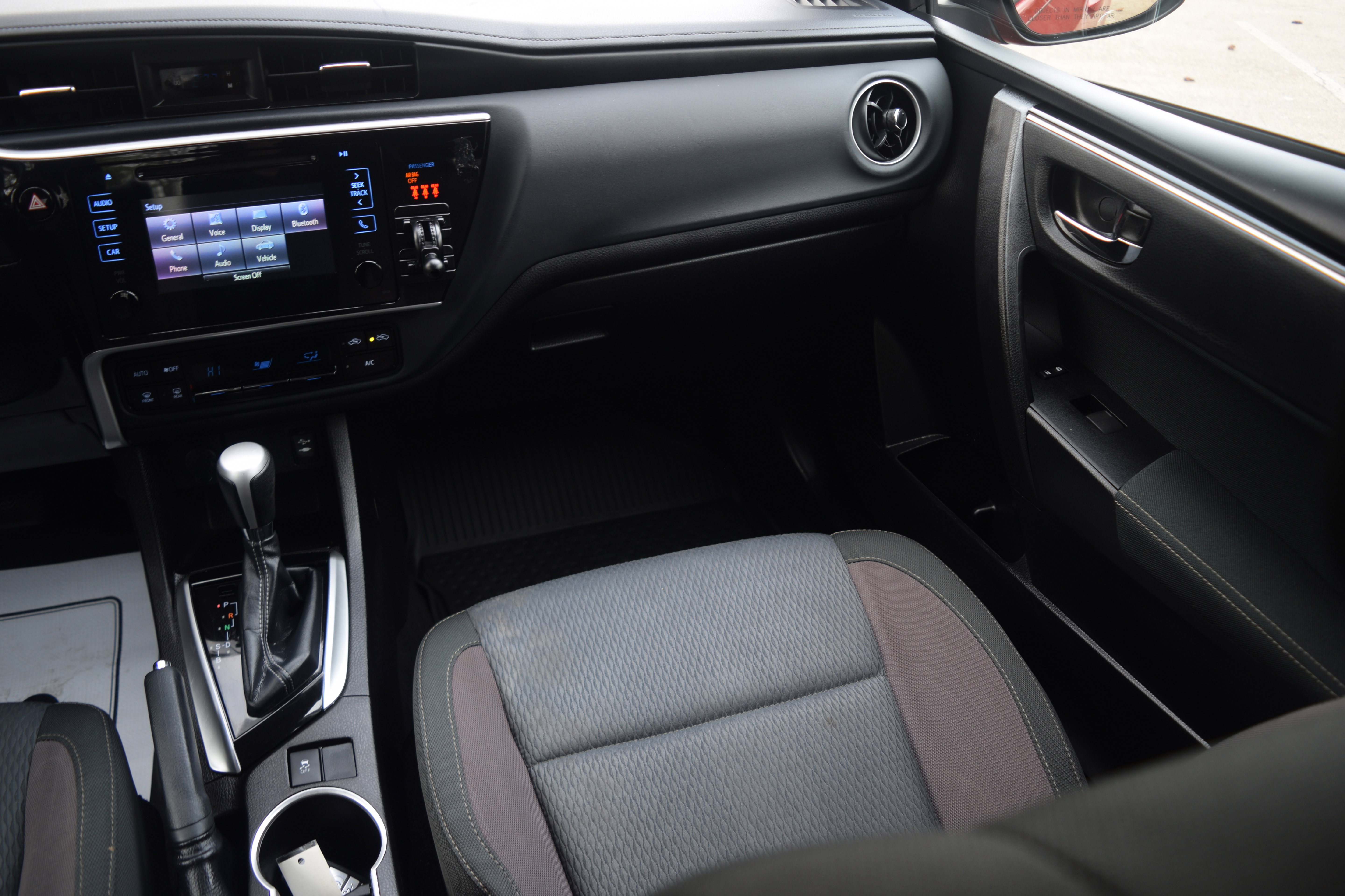 Used 2018 Toyota Corolla LE image 14