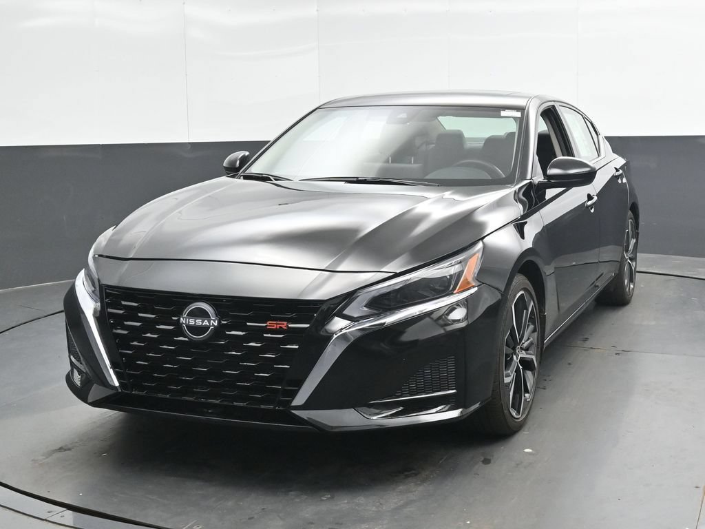 Used 2025 Nissan Altima 2.5 SR w/ SR Premium Package FWD image 6