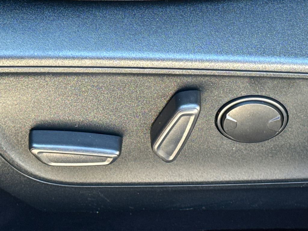 Used 2020 Ford Escape Titanium w/ Titanium Premium Package 2.0 image 23