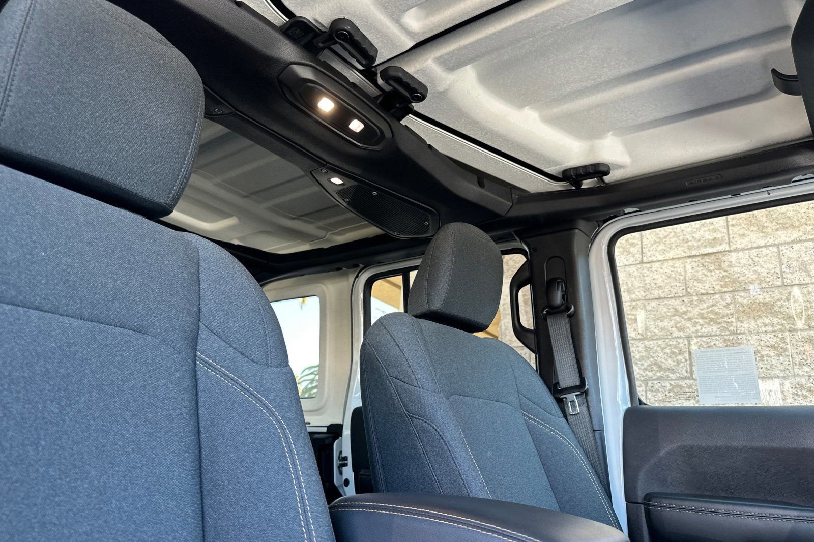 Used 2025 Jeep Wrangler Sahara image 17