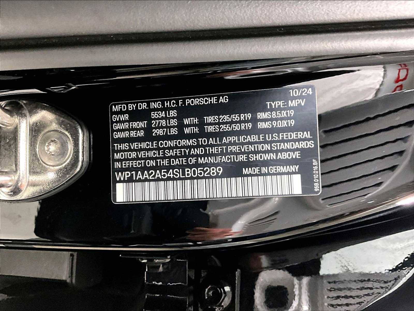 Used 2025 Porsche Macan w/ Premium Package Plus image 36