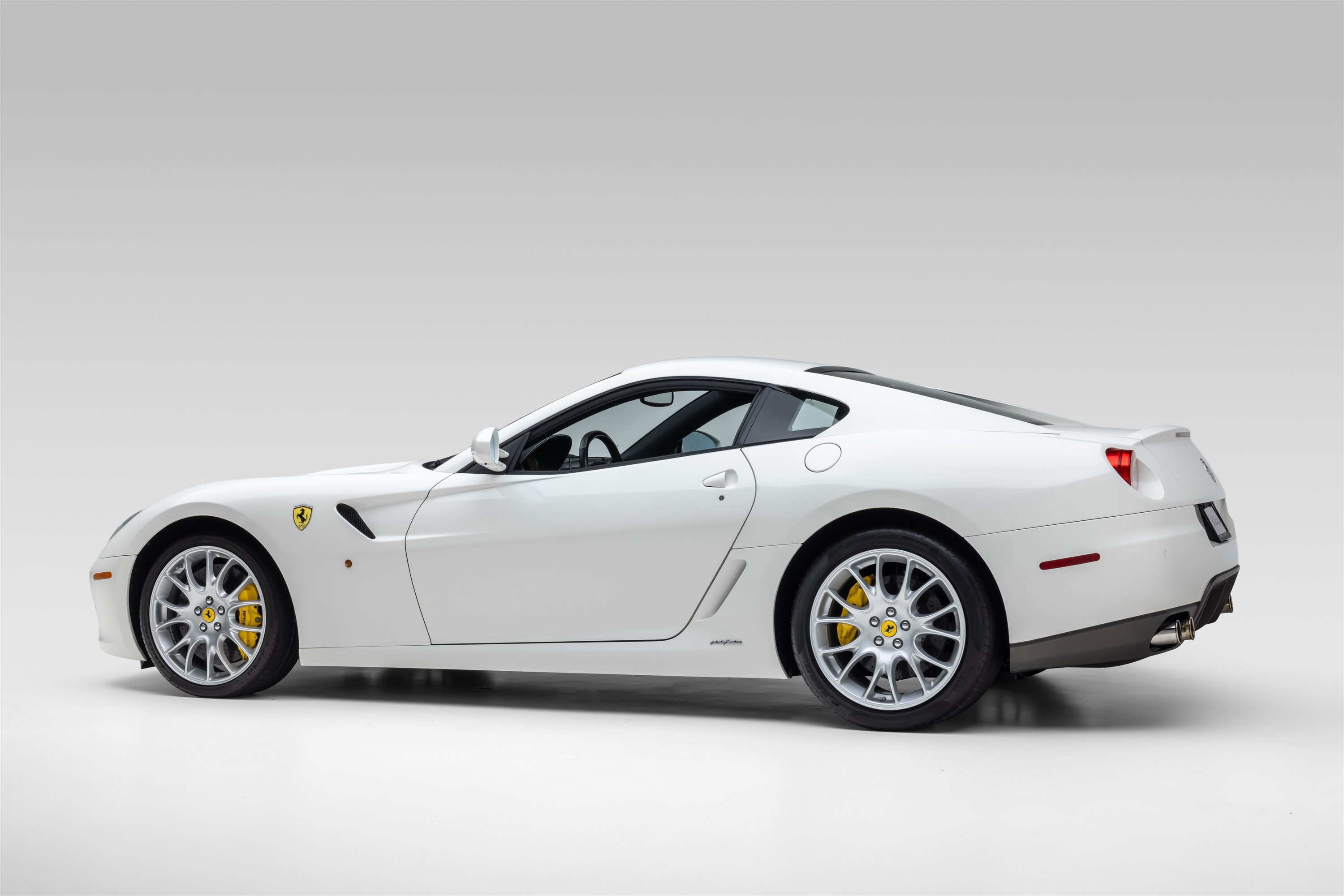 Certified 2010 Ferrari 599 GTB Fiorano RWD image 3