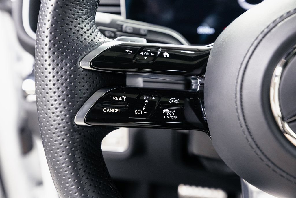 Used 2025 Mercedes-Benz GLE 450e 4MATIC w/ AMG Line Interior image 11