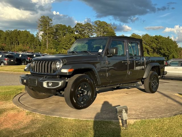Used 2024 Jeep Gladiator Sport AWD/4WD image 3