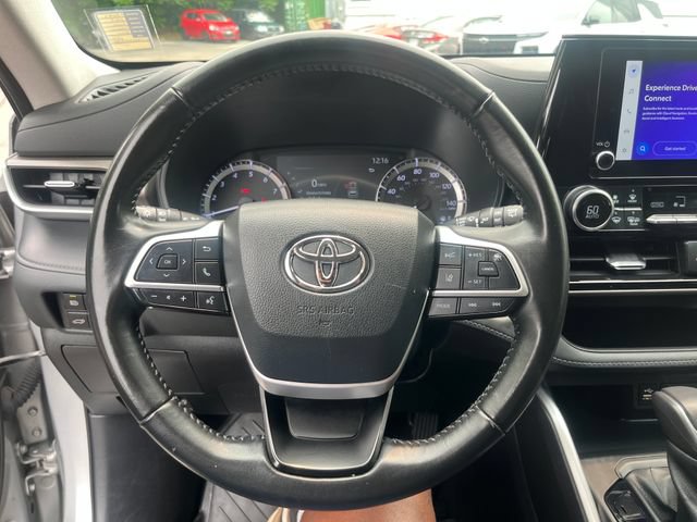Used 2023 Toyota Highlander LE FWD image 16
