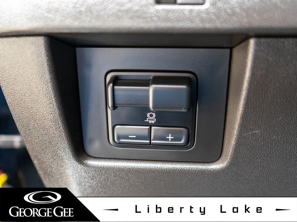 Used 2023 GMC Canyon Denali image 17