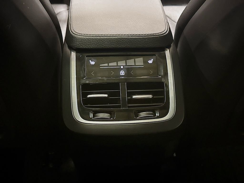 Used 2021 Volvo XC90 T6 Momentum w/ Protection Package Premier image 33
