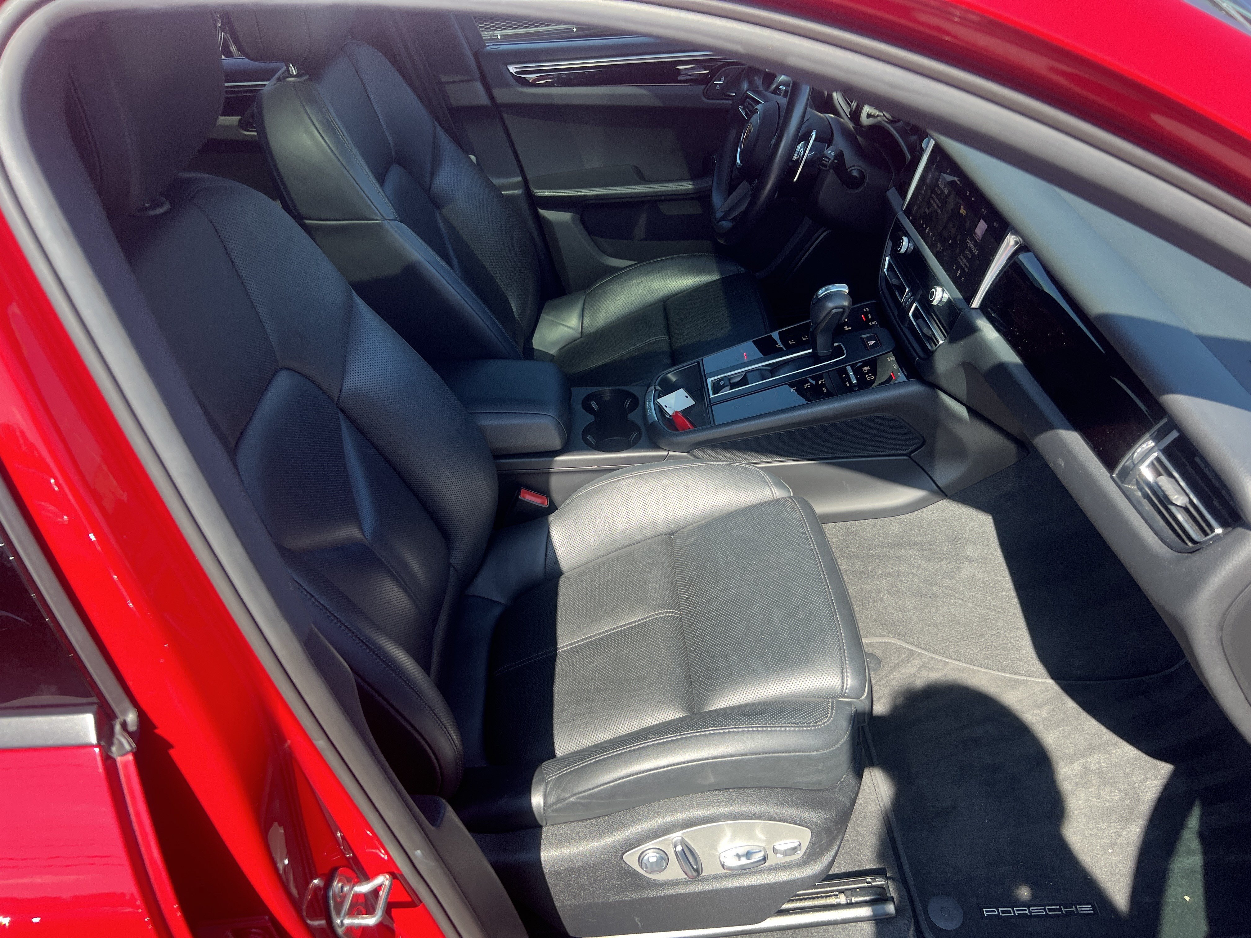 Used 2023 Porsche Macan AWD/4WD image 35