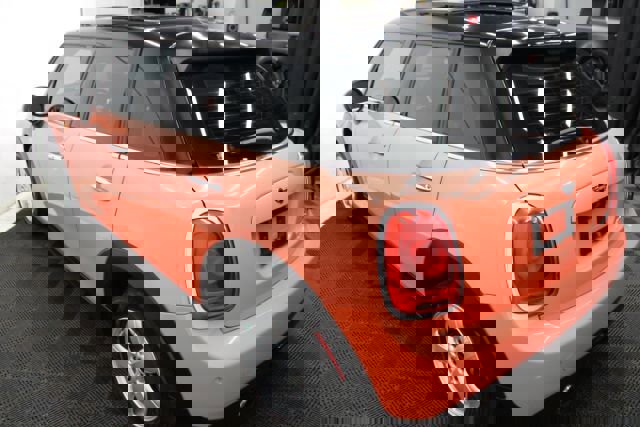 Used 2015 MINI Cooper 4-Door Hardtop image 6