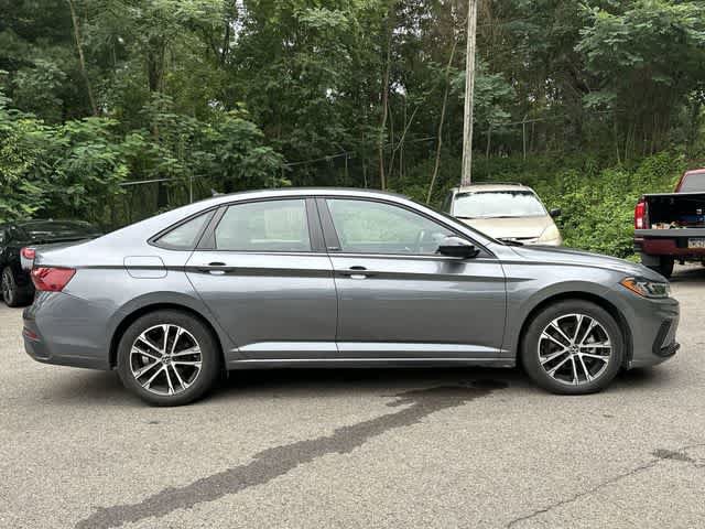 Used 2025 Volkswagen Jetta Sport FWD image 3