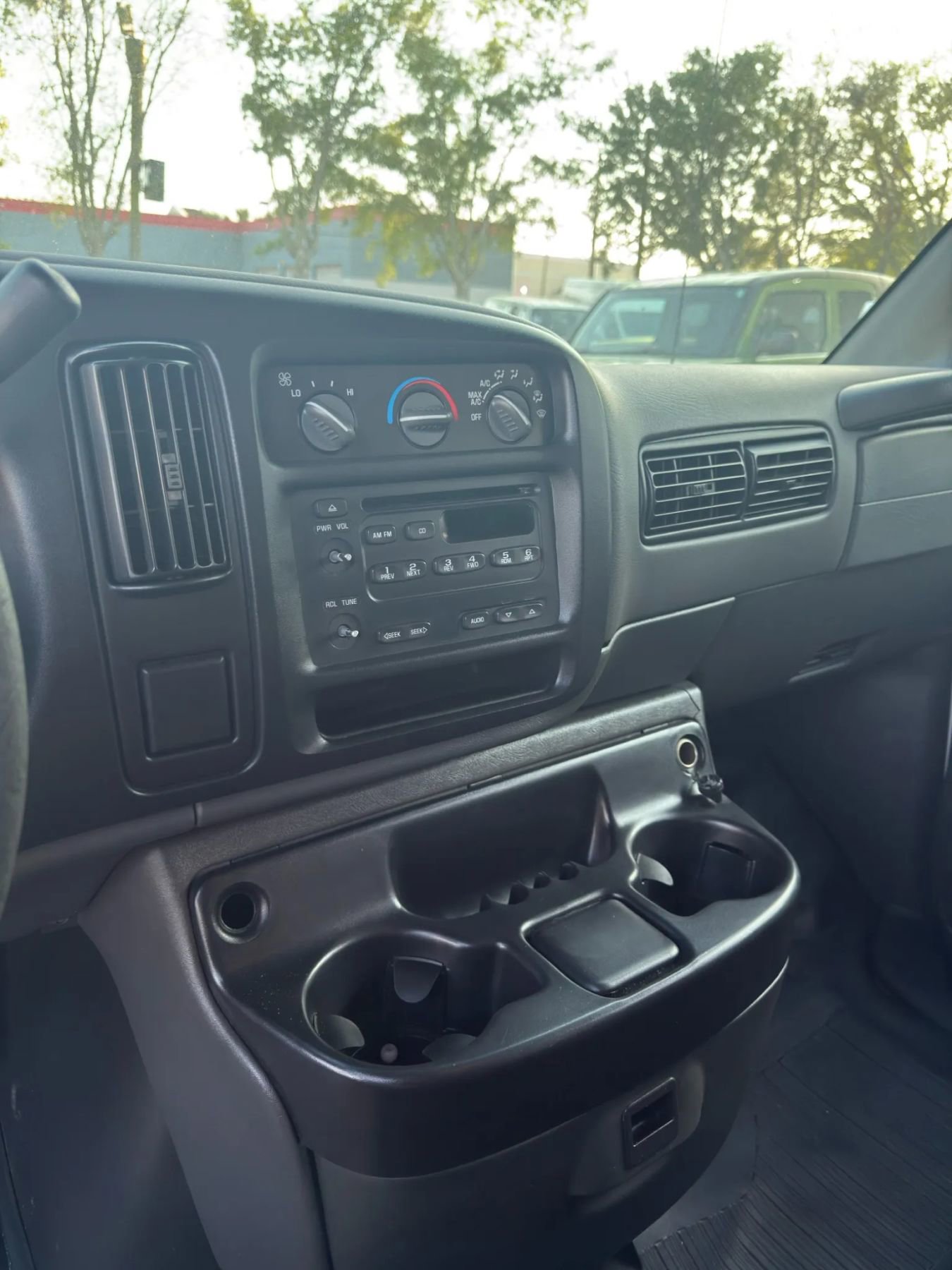 Used 2002 Chevrolet Express 3500 Extended Passenger image 13