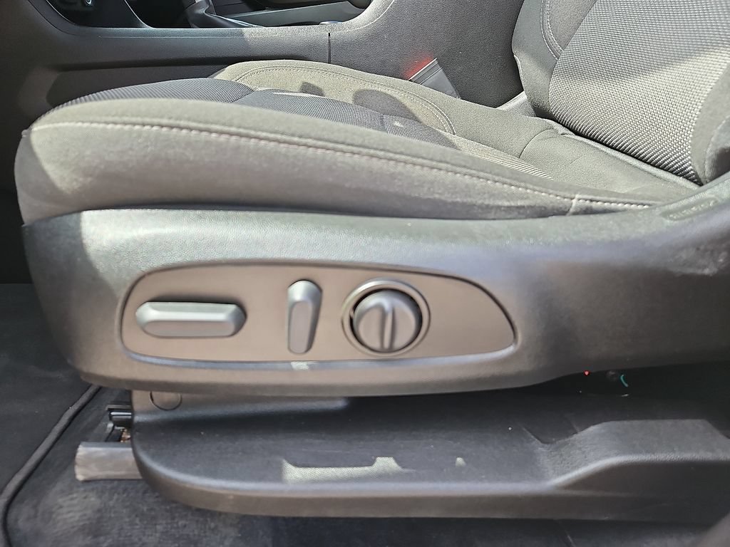 Used 2023 Chevrolet Traverse LT AWD/4WD image 14