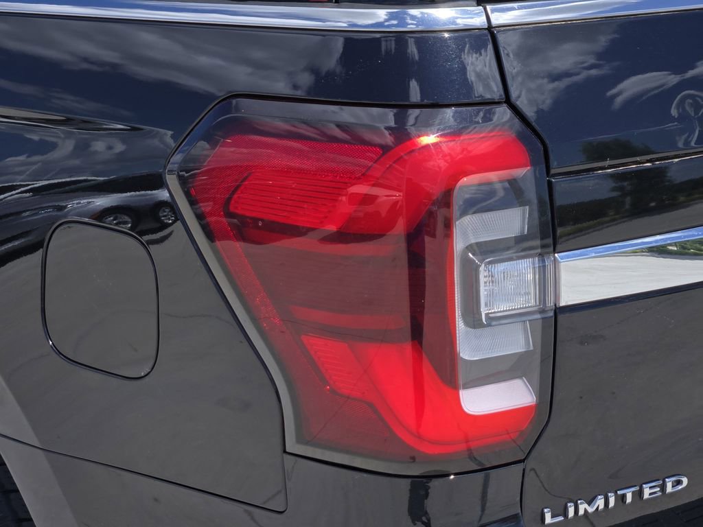 Used 2024 Ford Expedition Limited image 6