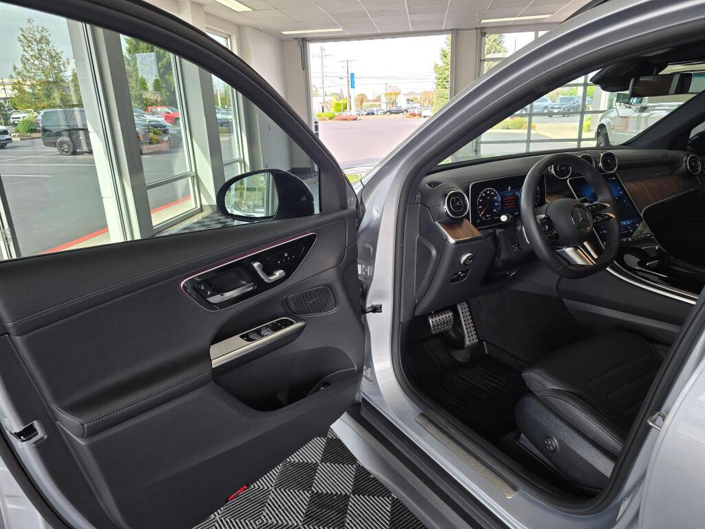 Used 2024 Mercedes-Benz GLC 300 4MATIC image 19