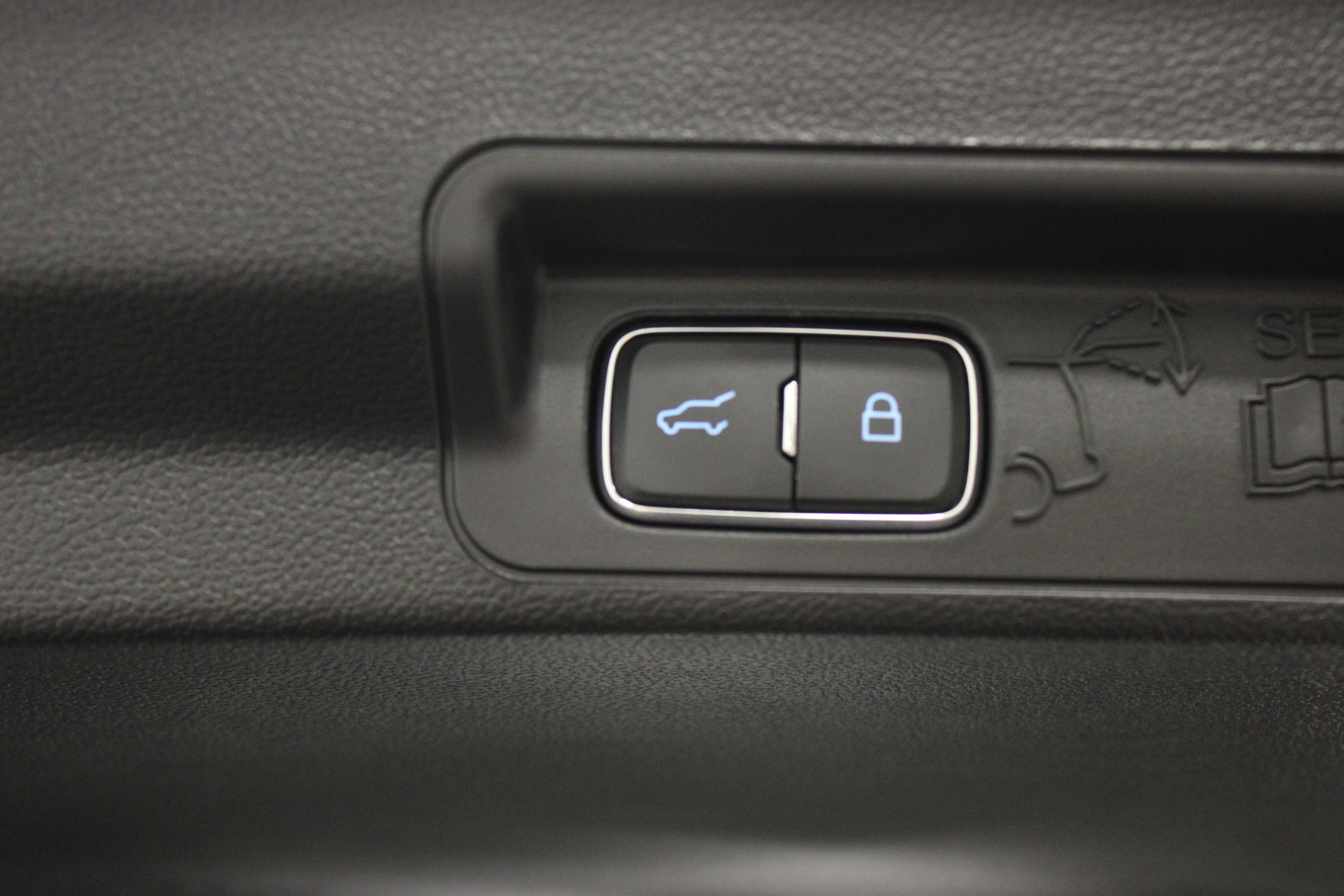 Used 2025 Ford Explorer ST image 16