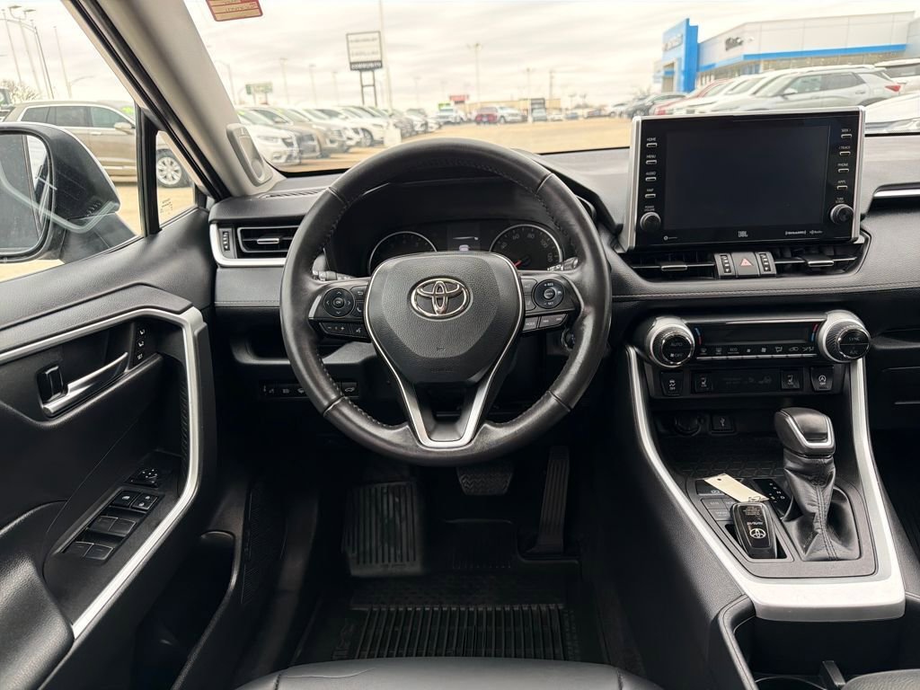 Used 2022 Toyota RAV4 XLE Premium AWD/4WD image 15