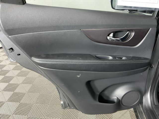 Used 2015 Nissan Rogue S FWD image 23
