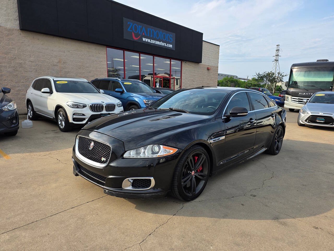 Used 2014 Jaguar XJ R LWB RWD image 2