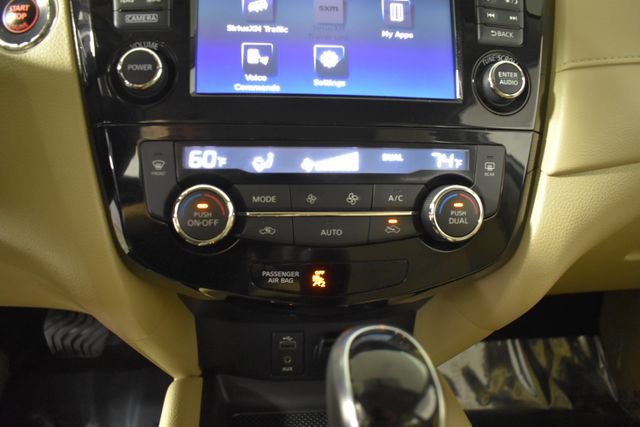 Used 2017 Nissan Rogue SV w/ SV Premium Package FWD image 24